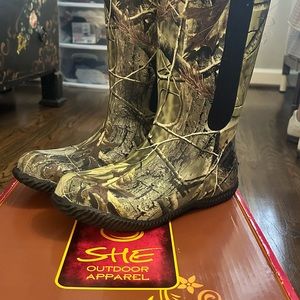 SHE outdoor apparel rubber hunting boots